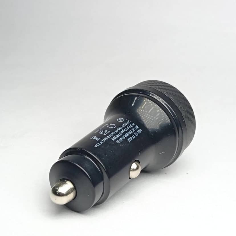 Автомобильная зарядка COYE CR-1 12W 4