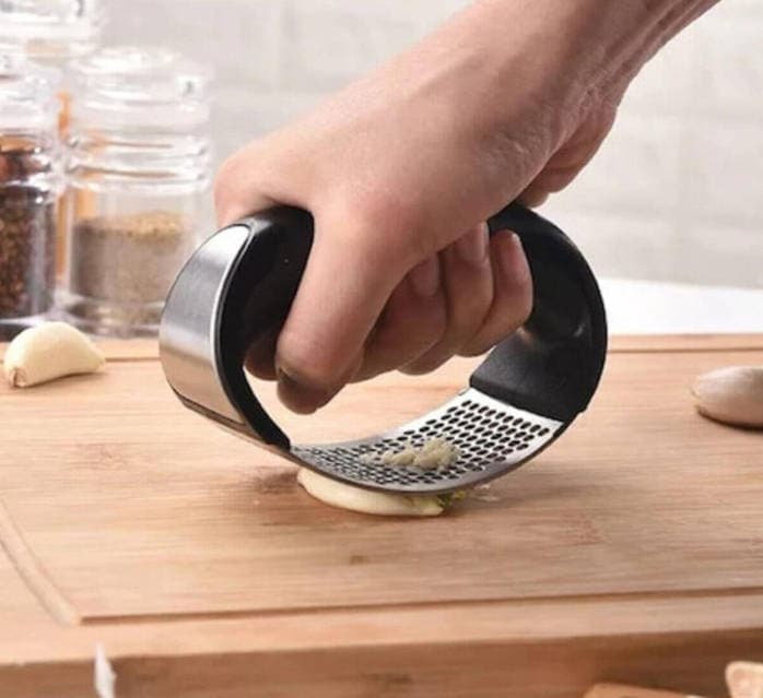 Часникодавка з ручкою 2