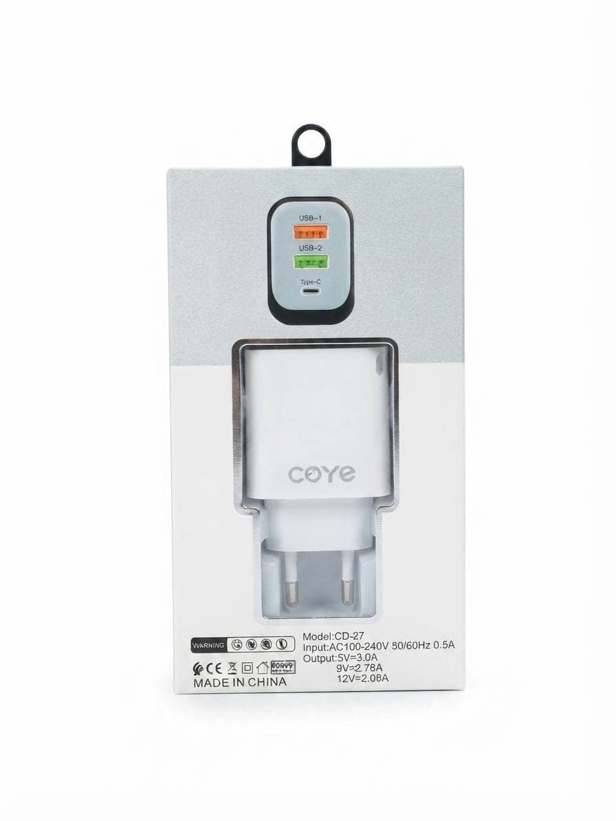 Зарядний пристрій Coye білий з двома USB і Type-C виходами в упаковці
