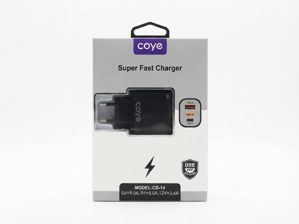 Чорний зарядний пристрій coye, два порти USB-A та USB-C, упаковка