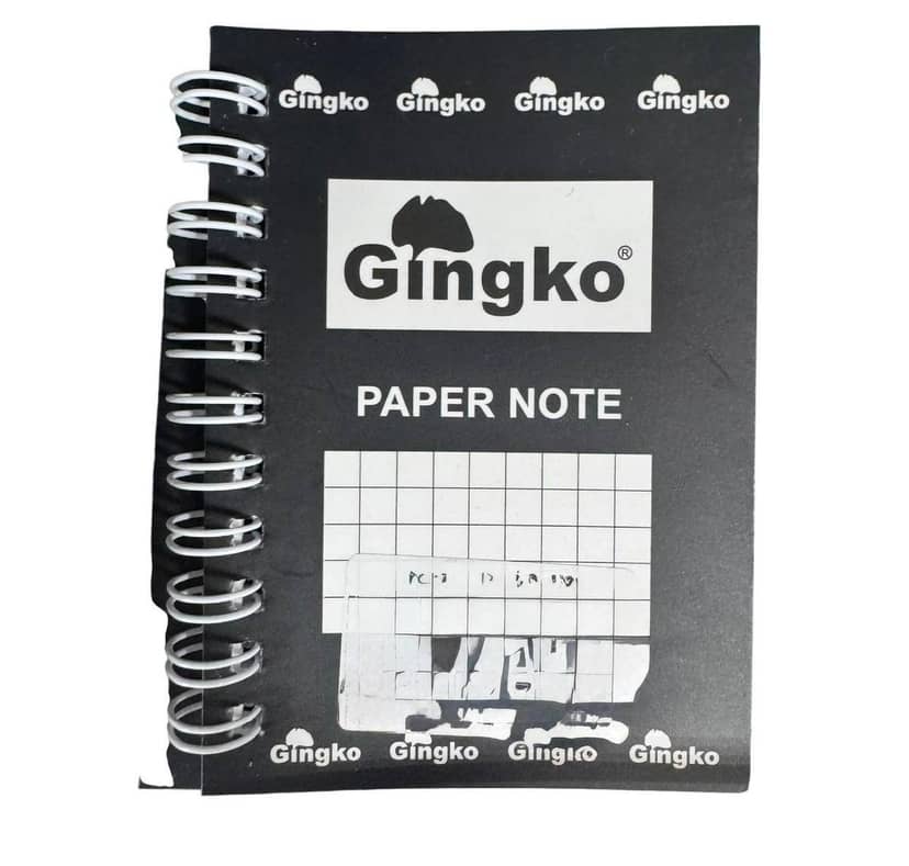 Блокнот класичний Gingko спіраль чорного кольору з 48 аркушами розграфленого паперу, формат