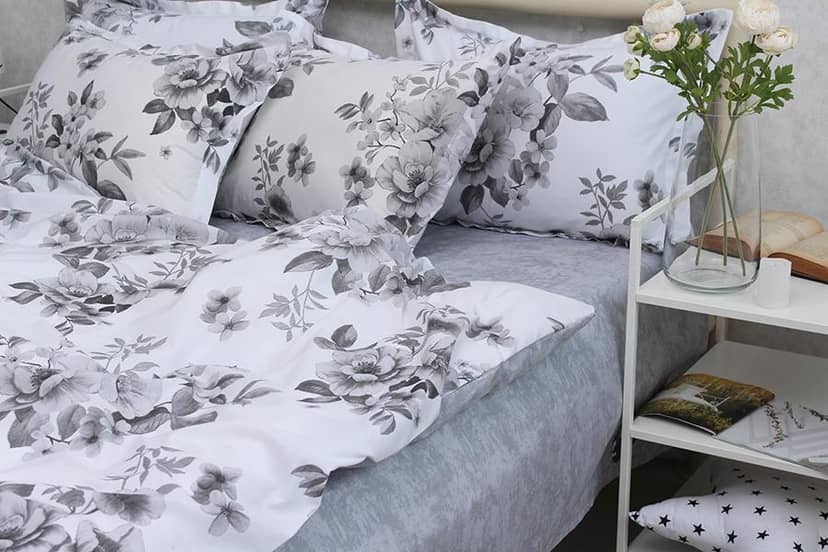 Комплект постільної білизни білий з сіро/фіолетовими квітами FAVOURITE TEXTILES 3