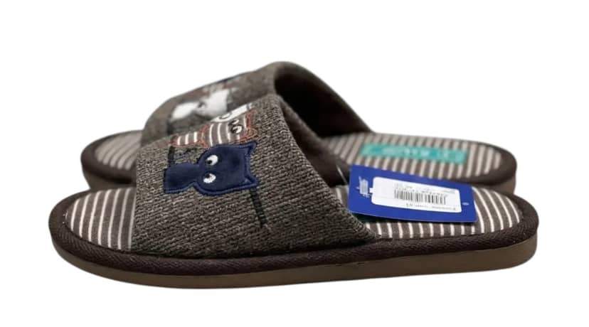 Women's Brown Slippers with Cats Size 30/31 3